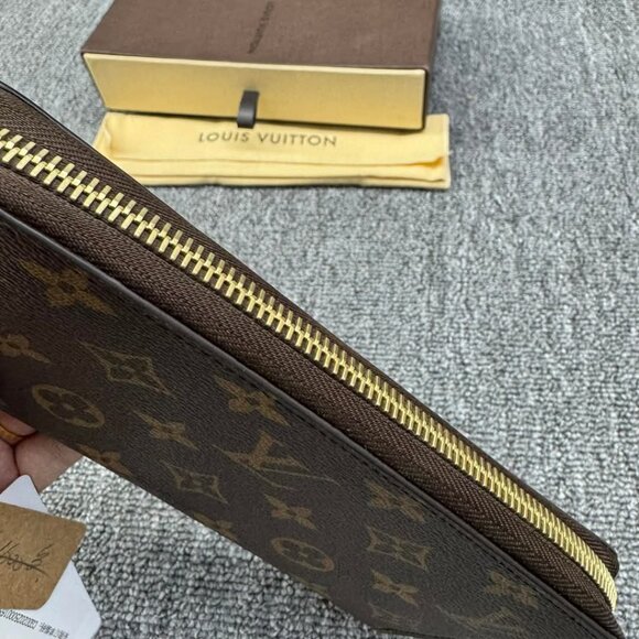 LOUIS VUITTON Zippy Brown Monogram Canvas Wallet 388-031225 - Picture 4 of 9